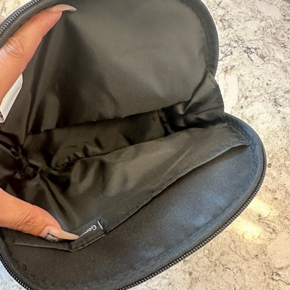 Huda Beauty Black‎ small make- up bag - Picture 4 of 5